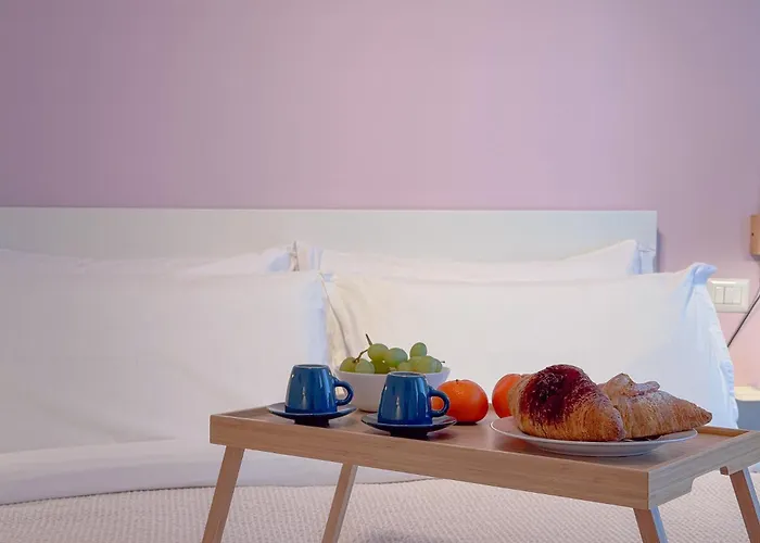 Spacious With Balcony And 2 Bathrooms By Host Hero *