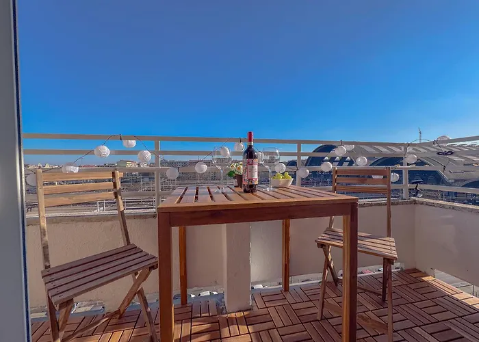 Spacious With Balcony And 2 Bathrooms By Host Hero Milaan