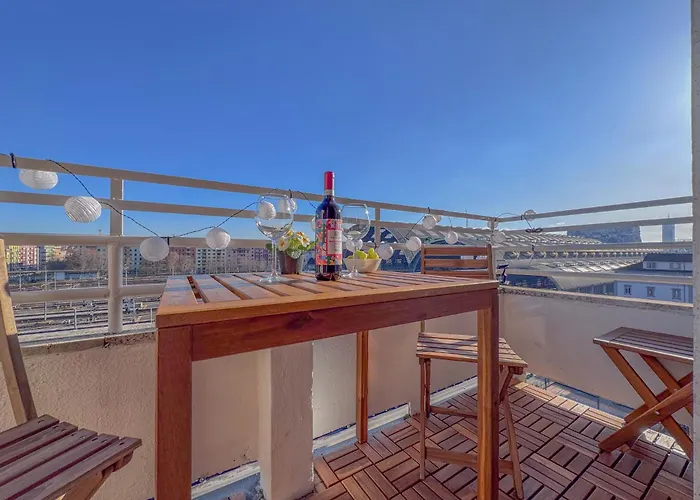 Spacious With Balcony And 2 Bathrooms By Host Hero Appartement Milaan