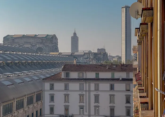 Spacious With Balcony And 2 Bathrooms By Host Hero * Milaan