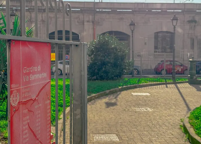 Spacious With Balcony And 2 Bathrooms By Host Hero *