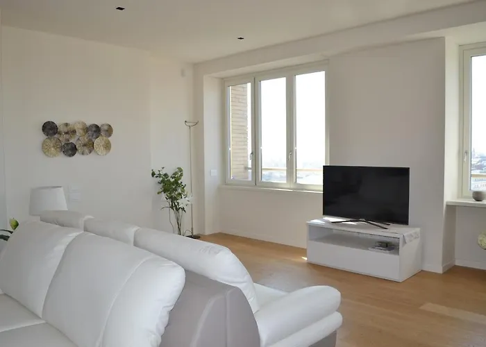 Daire Mascagni Exclusive *