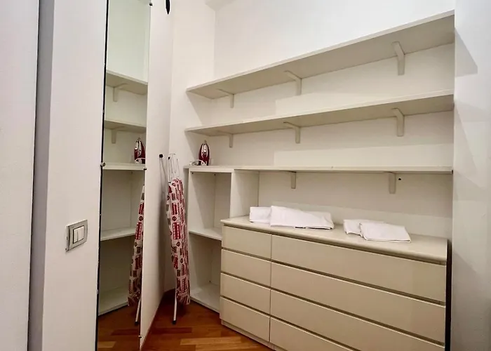 Modern Openspace In Piazza Repubblica Near To Via Montenapoleone * Milano