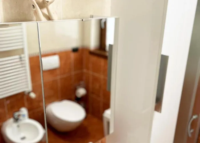 Daire Laura S Garden - Romantic Place And Private Parking *