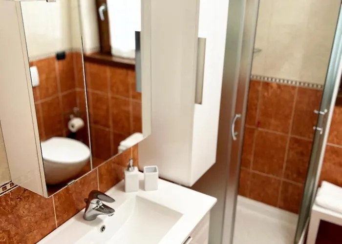 Daire Laura S Garden - Romantic Place And Private Parking