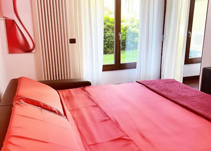 Laura S Garden - Romantic Place And Private Parking