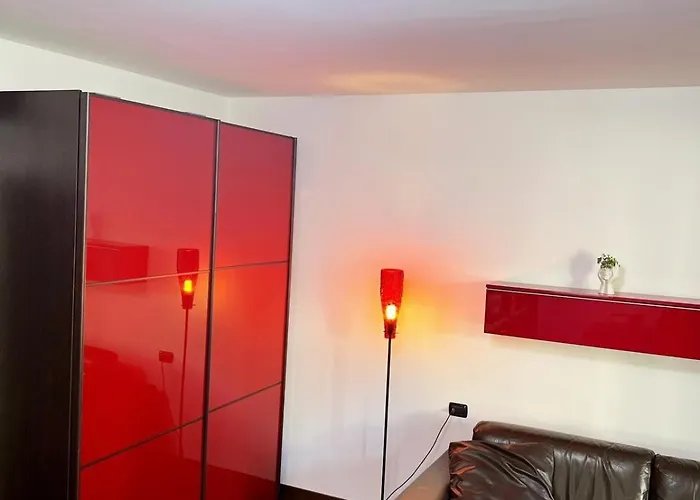 Laura S Garden - Romantic Place And Private Parking Daire