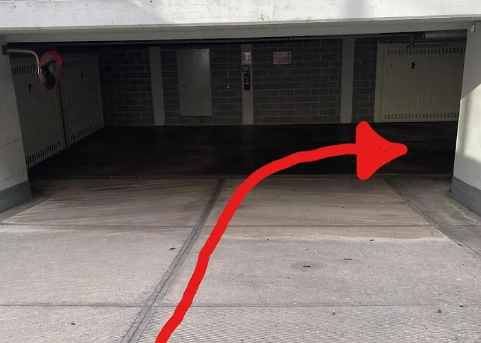 Laura S Garden - Romantic Place And Private Parking Daire