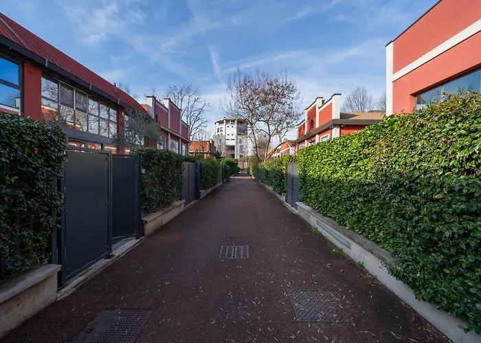 Lägenhet Red Lofty - Parcheggio Privato - 2 Fermate Da Rho Fiera, Mico E Bovisa