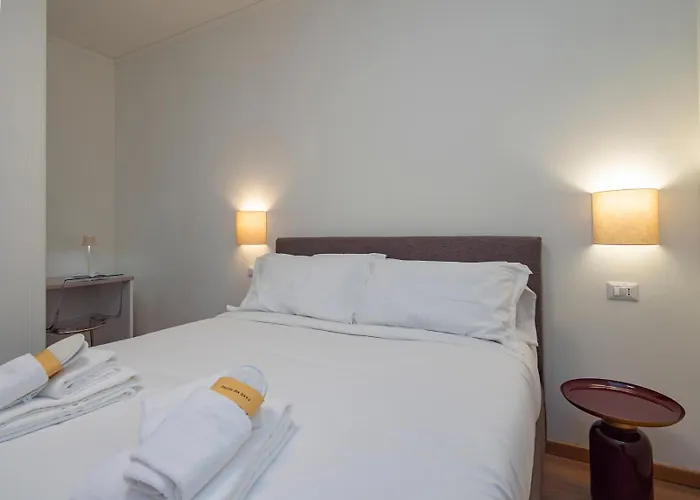 Spacious 2bdr With Balcony Arco-sempione Area, By Rentopolis Apartment Mailand