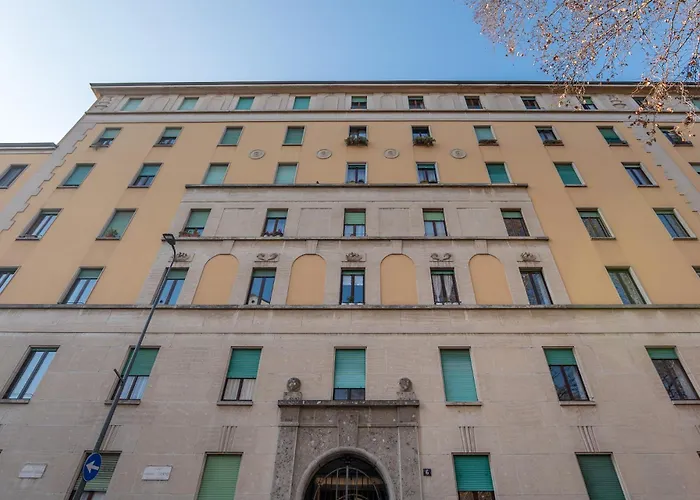 Modern For 4 In Historical Building - Duomo View Apartmán Milán