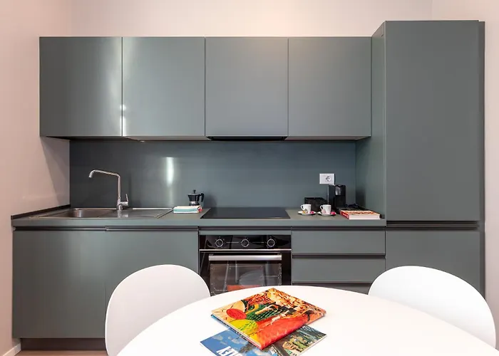 Modern For 4 In Historical Building - Duomo View Milán