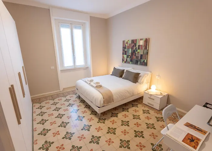 Modern For 4 In Historical Building - Duomo View