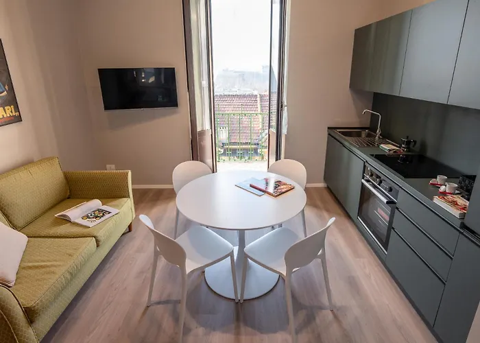 Modern For 4 In Historical Building - Duomo View Apartmán *