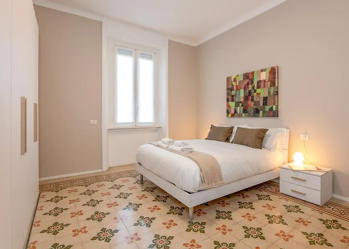 Modern For 4 In Historical Building - Duomo View Apartmán Milán