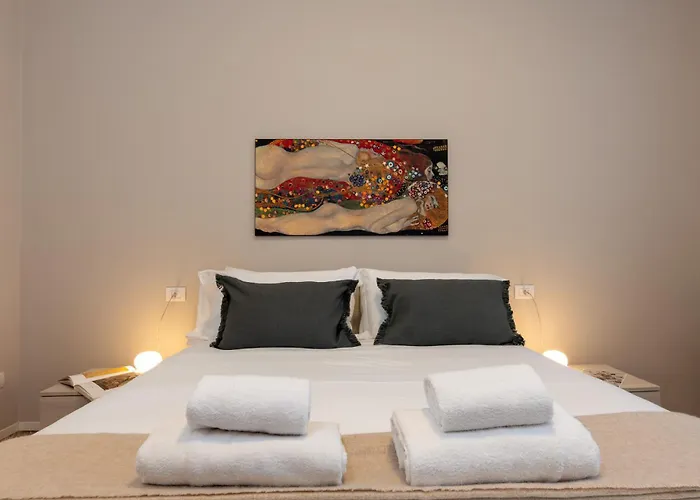 Modern For 4 In Historical Building - Duomo View Apartmán *