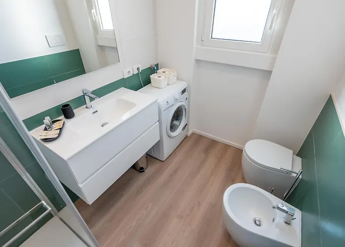 Modern For 4 In Historical Building - Duomo View Apartmán Milán