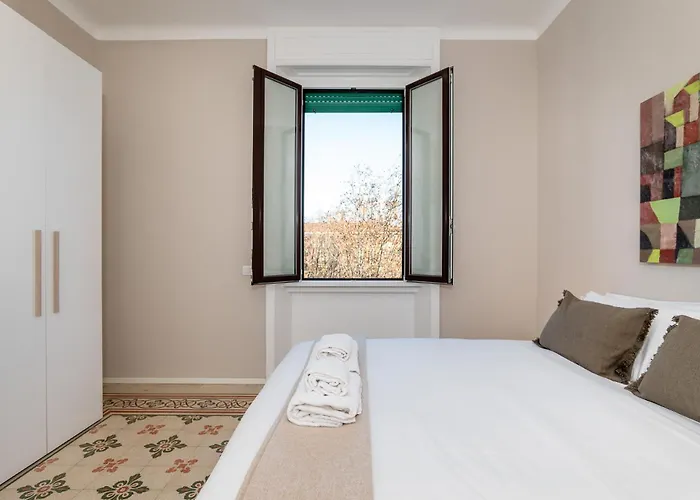 Modern For 4 In Historical Building - Duomo View *