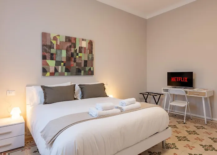 Modern For 4 In Historical Building - Duomo View 아파트