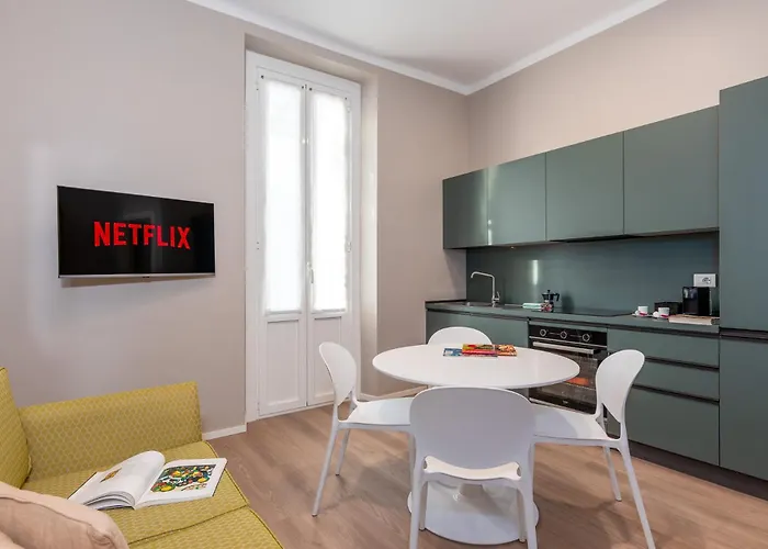 Modern For 4 In Historical Building - Duomo View Milán