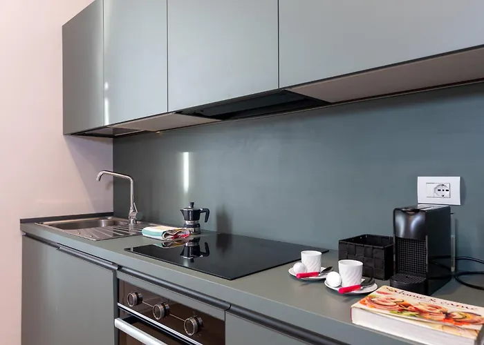 Modern For 4 In Historical Building - Duomo View * Milán