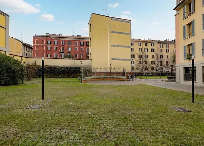 Cozy And Lovely - Center