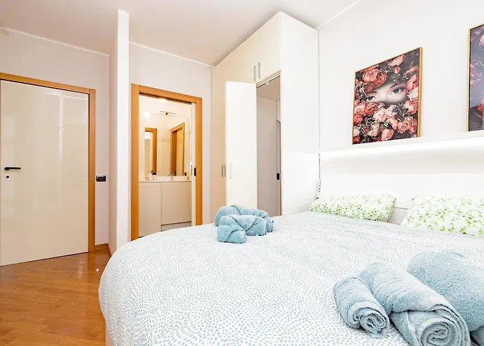 Cozy And Lovely - Center *