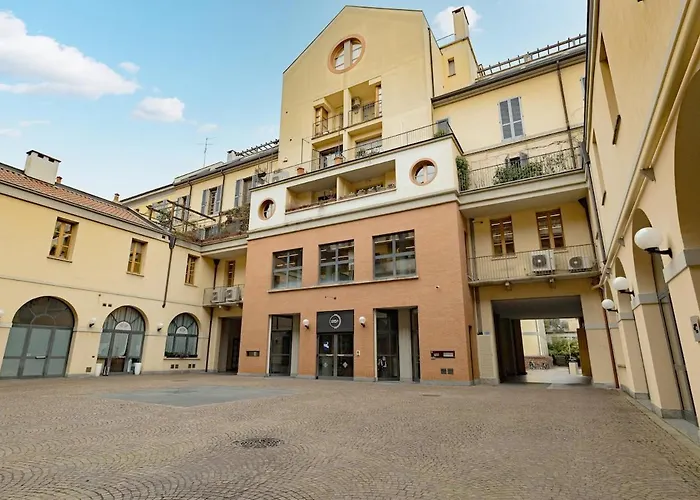 Cozy And Lovely - Center