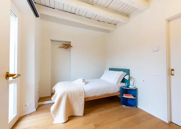 Large & Comfy - A Few Steps From The Duomo