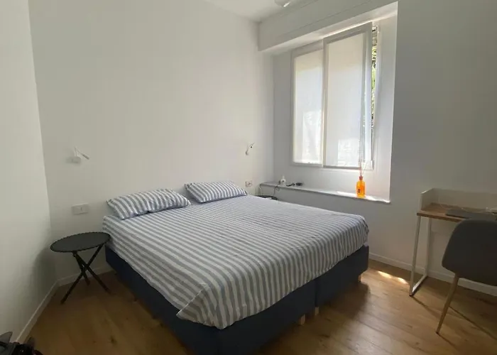 Visconti Di Modrone 18 * Milano