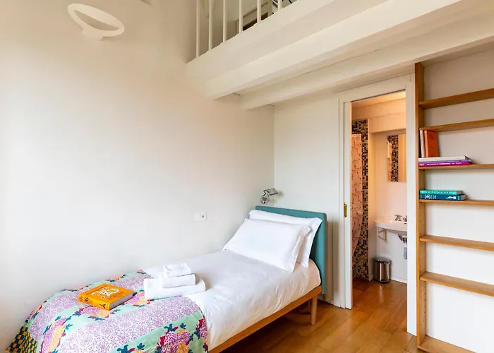 아파트 Large & Comfy - A Few Steps From The Duomo