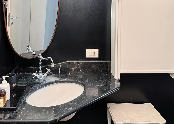 Brera - Castello - Ampio Bilocale Centro * Milaan