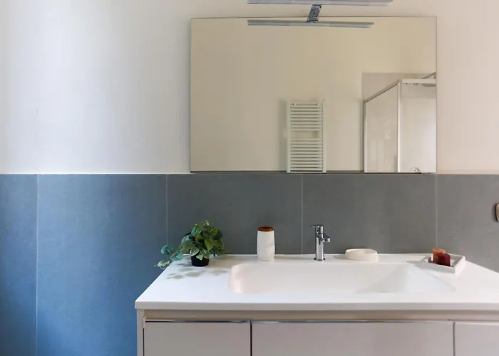 The Rent - Spacious Three-bedroom In The Heart Of Appartamento