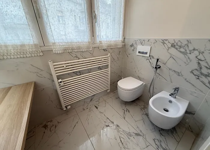 Daire Sunny Design Penthouse 2br 2ba 8 Min To Duomo Milano