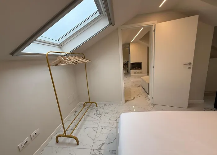Sunny Design Penthouse 2br 2ba 8 Min To Duomo Apartament *