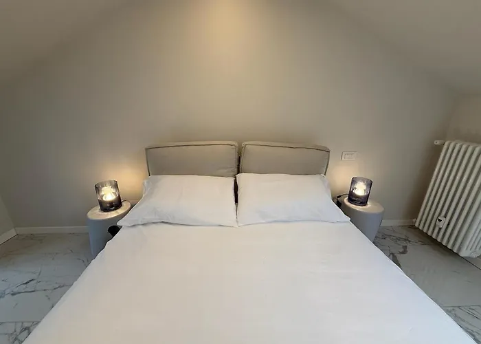 Sunny Design Penthouse 2br 2ba 8 Min To Duomo Apartament Mediolan