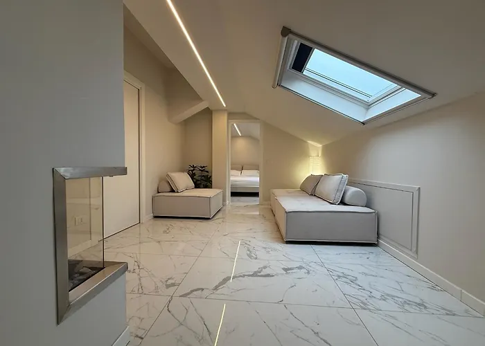 Sunny Design Penthouse 2br 2ba 8 Min To Duomo Apartament Mediolan