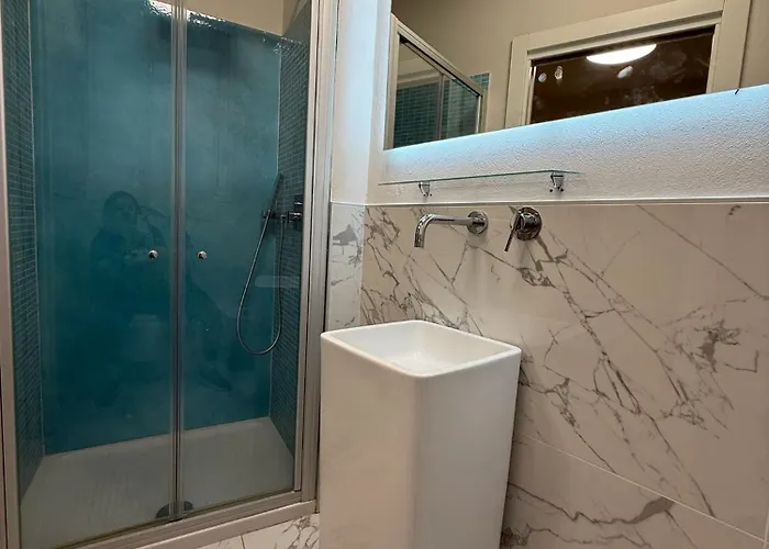 Sunny Design Penthouse 2br 2ba 8 Min To Duomo Mediolan