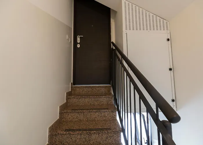 Bright Attic M4 - 2 Bedrooms