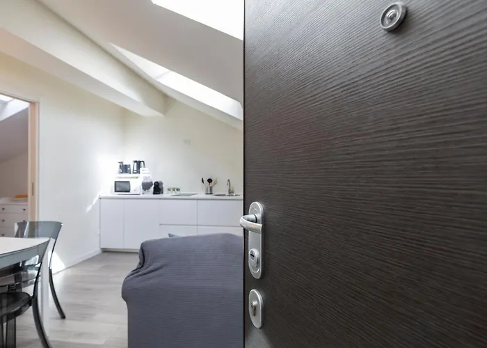 Bright Attic M4 - 2 Bedrooms Apartament Mediolan