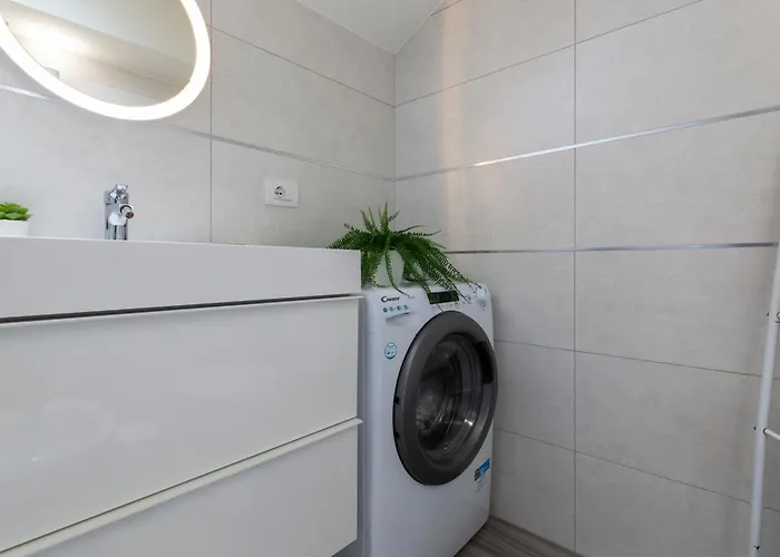 Bright Attic M4 - 2 Bedrooms Mediolan