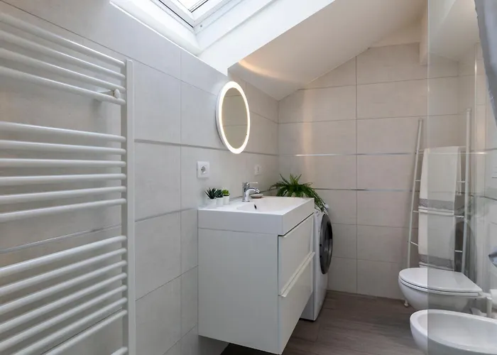 아파트 Bright Attic M4 - 2 Bedrooms *