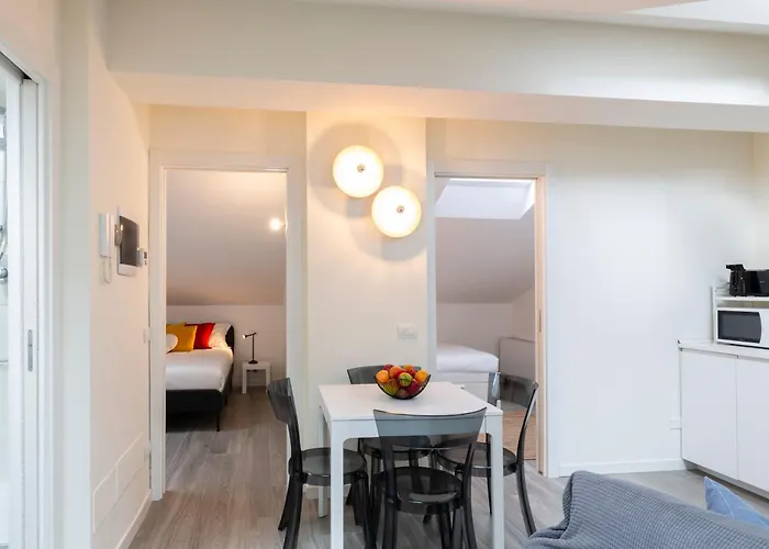 Bright Attic M4 - 2 Bedrooms Mediolan