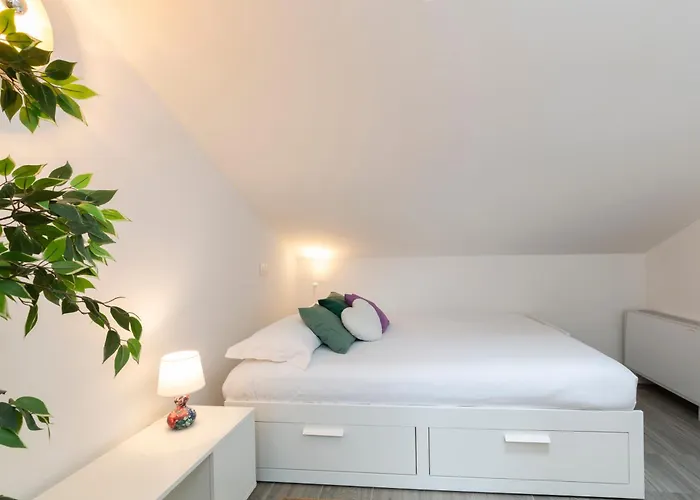 아파트 Bright Attic M4 - 2 Bedrooms *