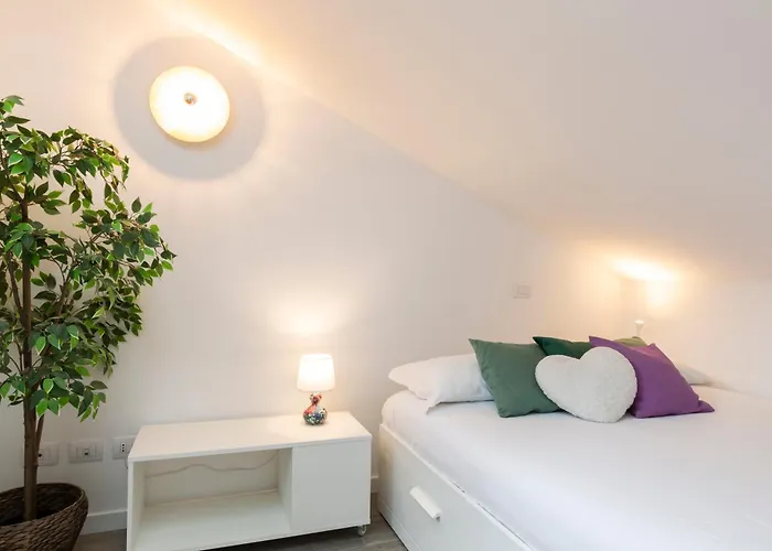 Bright Attic M4 - 2 Bedrooms * 밀라노