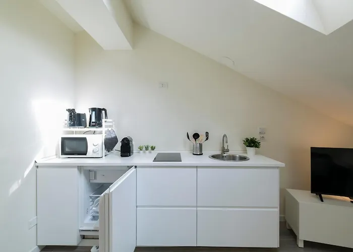 Bright Attic M4 - 2 Bedrooms 아파트