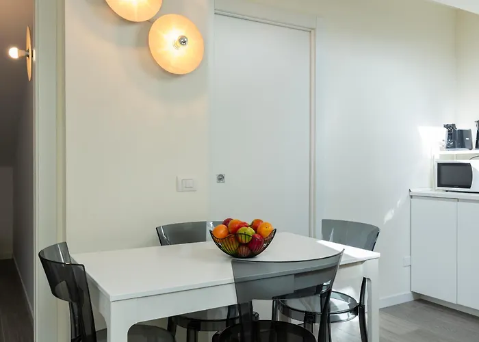 Bright Attic M4 - 2 Bedrooms Mediolan