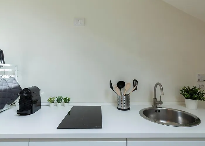 Bright Attic M4 - 2 Bedrooms