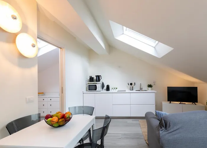 Bright Attic M4 - 2 Bedrooms Mediolan