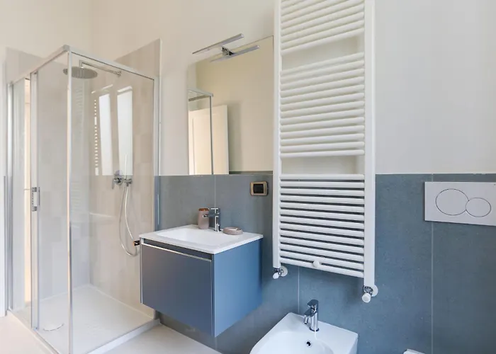 The Rent - Spacious Three-bedroom In The Heart Of *